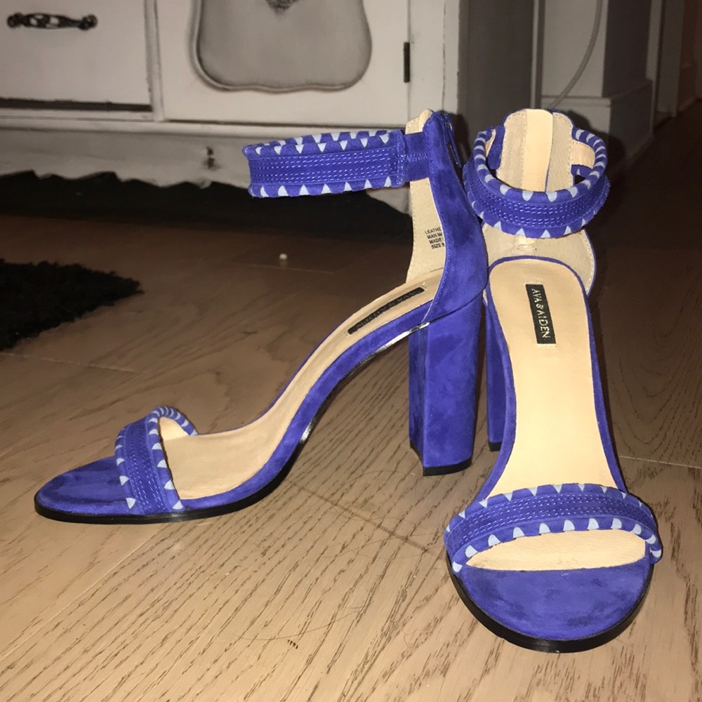 Sandals - Picture 2 of 6